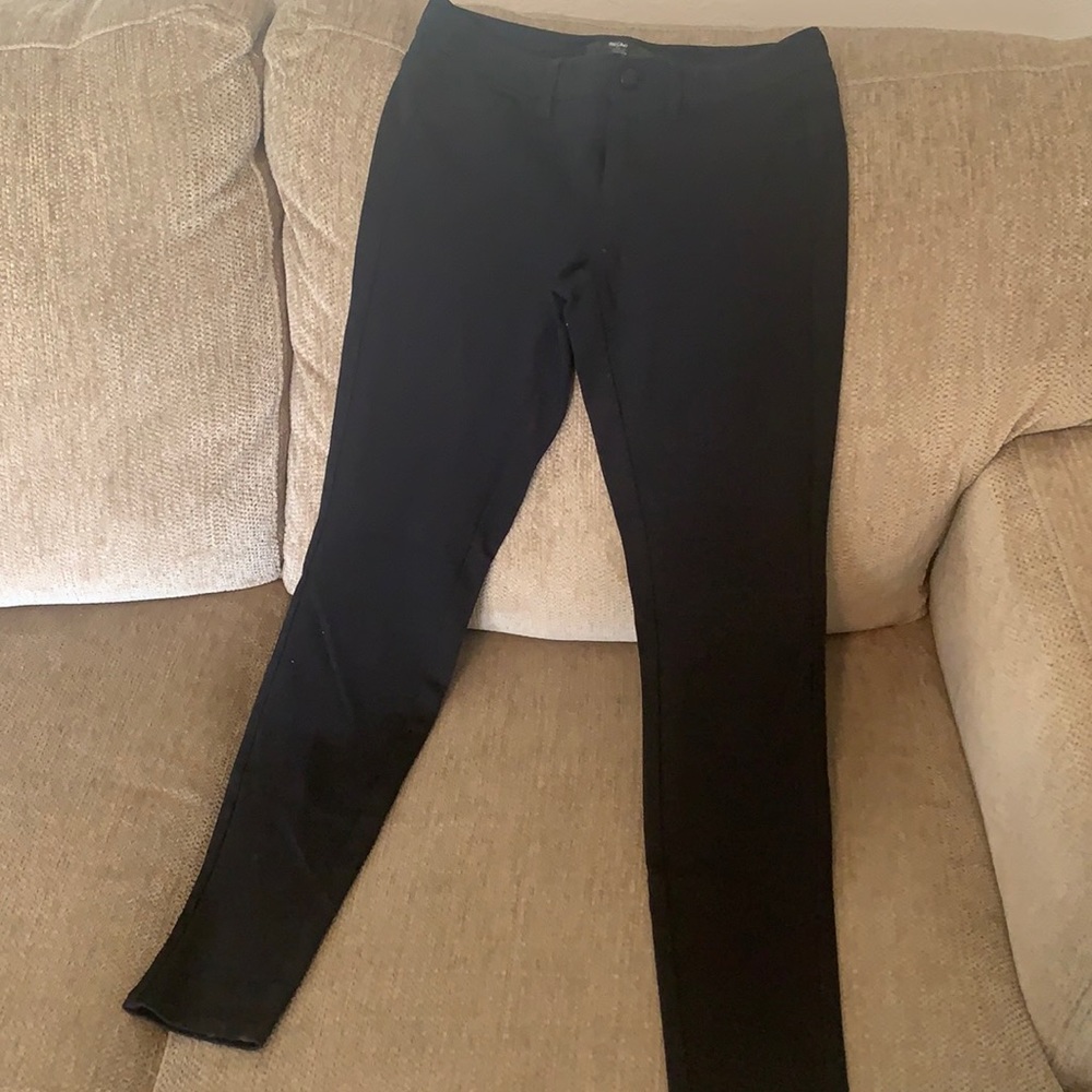 Black skinny jeggings